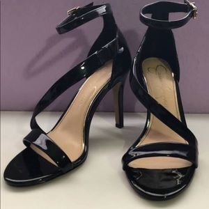 Jessica Simpson’s pattern leather heels